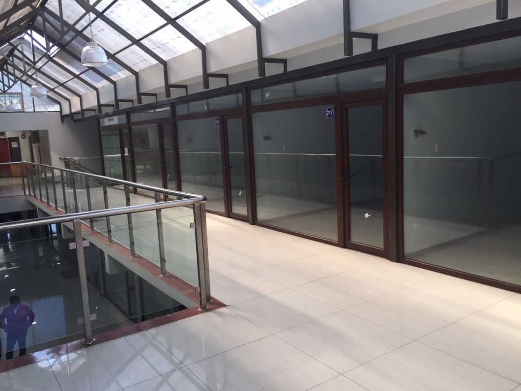 ventanas-galeria-comercial-faventec